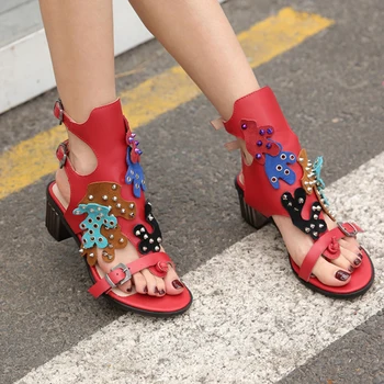 Kvinders sko sommeren i den nye match mid-heel nitte dobbelt spænde pynt dekoration tyk hæl, læder flip-flop sandaler