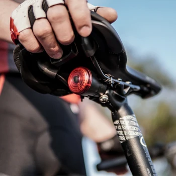 ThinkRider Cykel baglygte på cykel Smart Auto Brake Sensing Lys, der blinker USB-opladning night ride vandtæt